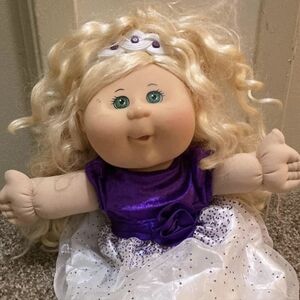 Cabbage patch limited edition Holiday doll